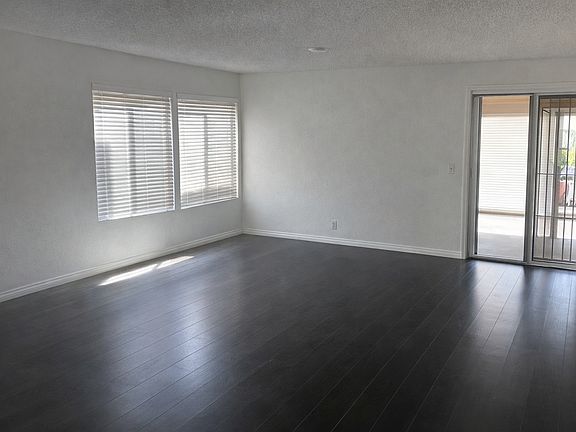 5th image of 23587 Parkland Ave