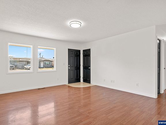 5th image of 2235 Hoyt St SE