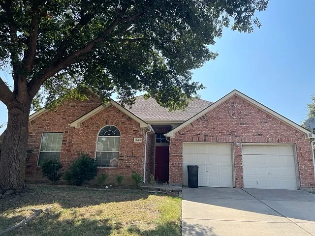 Welcome to 843 Applecross Ct. Front of house.