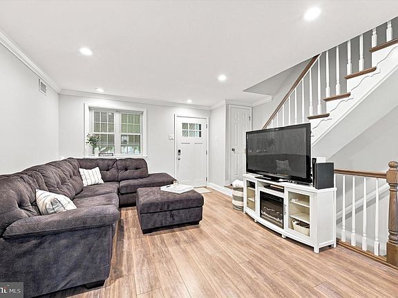 4th image of 3516 Cresson St