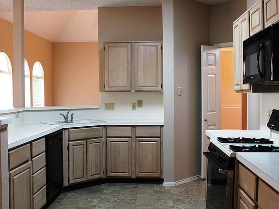 2nd image of 816 Kelsie Ln