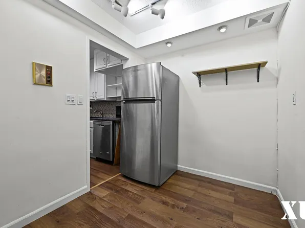 43-10 Kissena Boulevard image 3 of 22