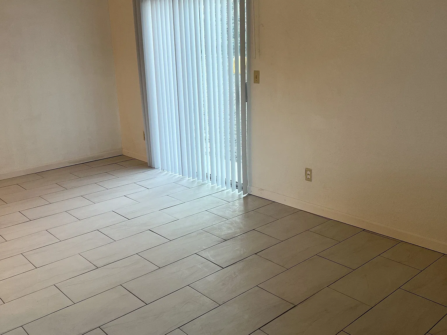 1 bed, 1.0 bath, 600 sqft, $850 — Photo 2