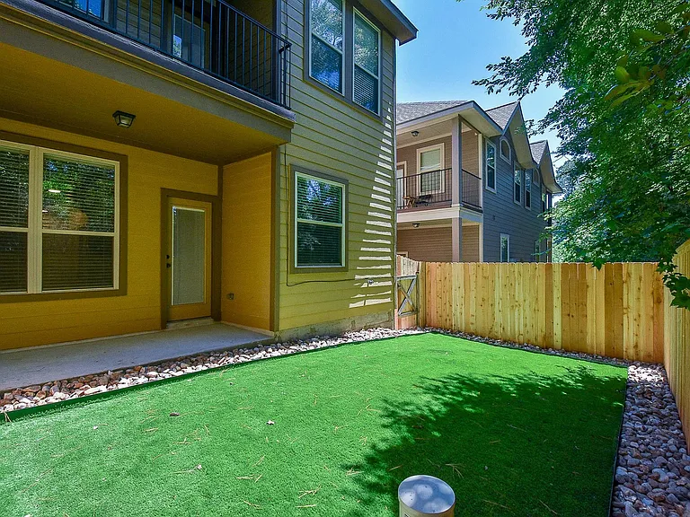 18 Cheswood Manor Dr — Photo 28