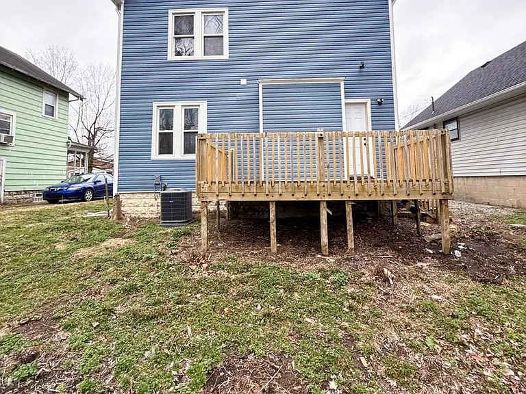 2143 Leonard Ave — Photo 16