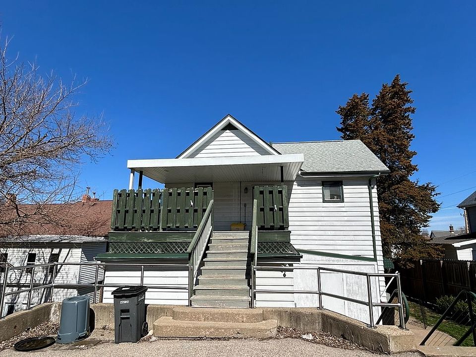 2nd image of 760 W 5th St