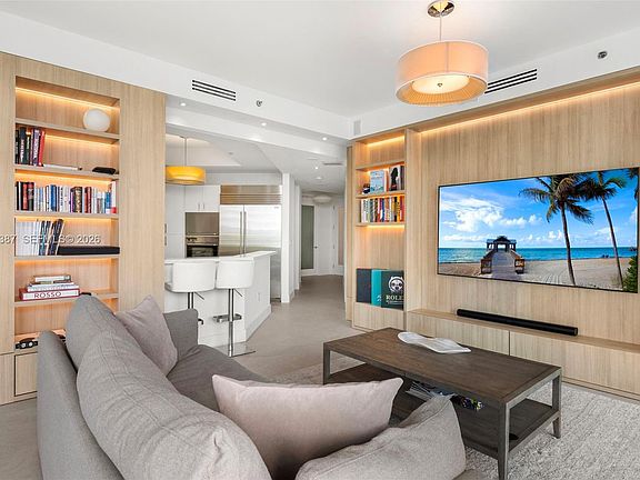 5th image of 100 S Pointe Dr APT 501
