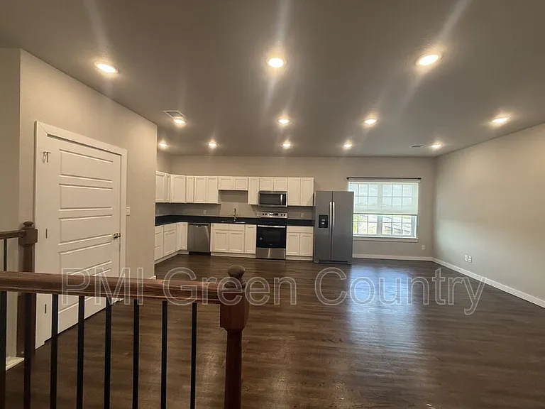 13527 S Mingo Rd #4 — Photo 2