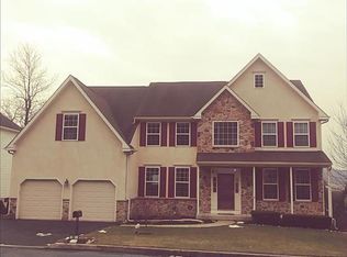 16 Hunters Hill Dr, Morgantown, PA 19543