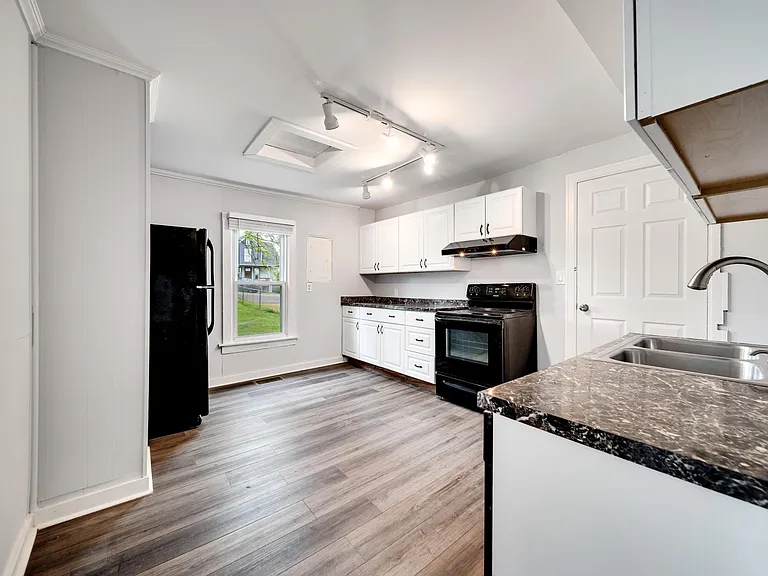 1507 Meridian St — Photo 18