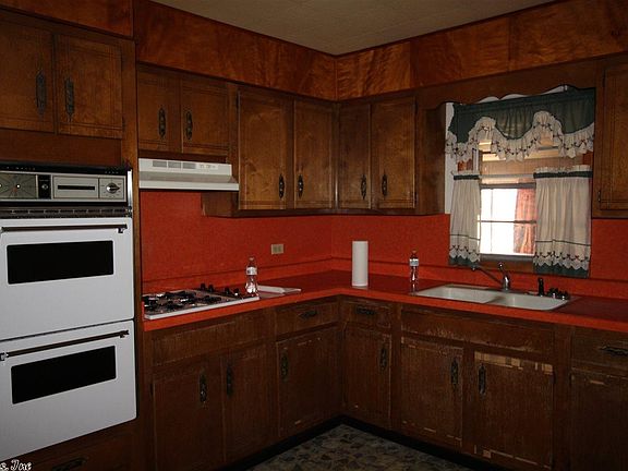 5th image of 504 Protho St