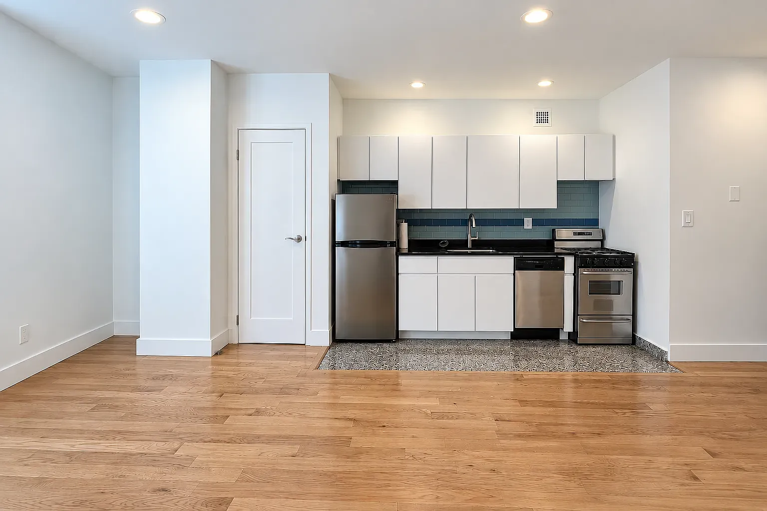 213 East 37th Street — Photo 3