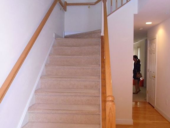 3rd image of 8206 Oak Lawn Dr