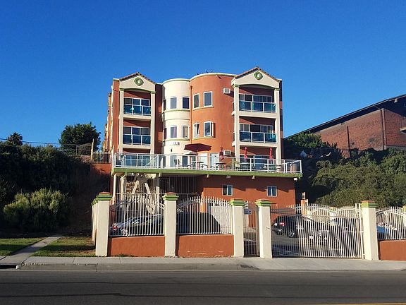 4th image of 2230 E Ocean Blvd #8A