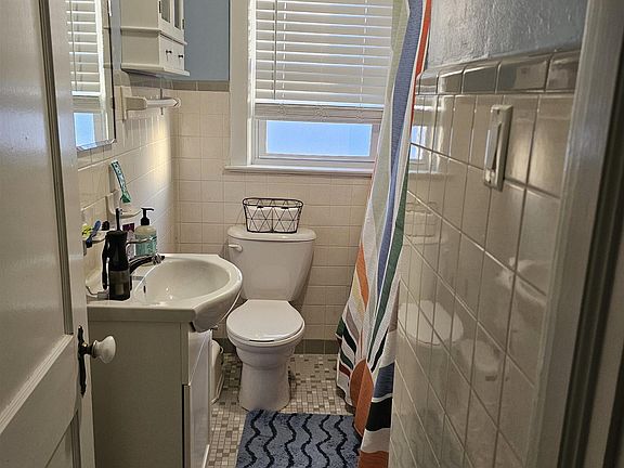 5th image of 216 Marlin Rd