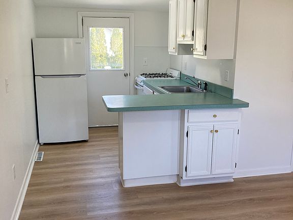 2nd image of 8 Regency Dr #C
