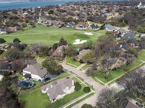 2nd image of 2304 Fairway Cir