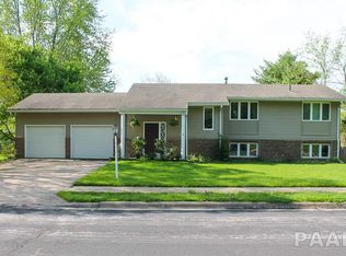1122 E Brookview Ln, Peoria, IL 61615