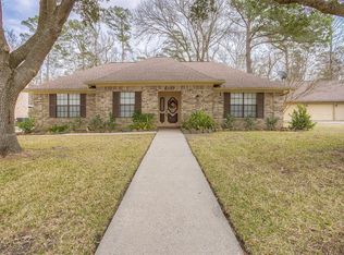 1337 Green Briar Dr, Huntsville, TX 77340