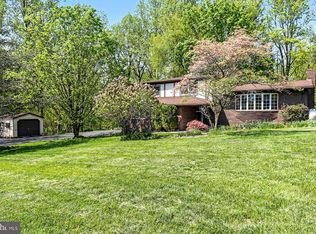 5900 Ivy Ln, Harrisburg, PA 17111