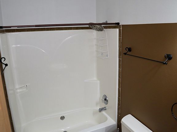 5th image of 12 Peirce Ct
