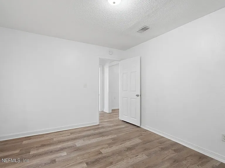 859 W 28th St — Photo 10