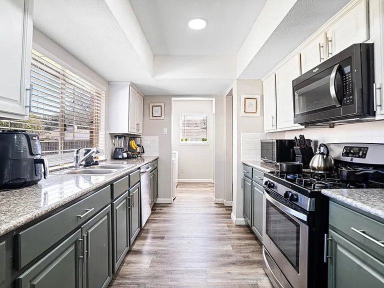 1208 W Spring Creek Pkwy — Photo 3