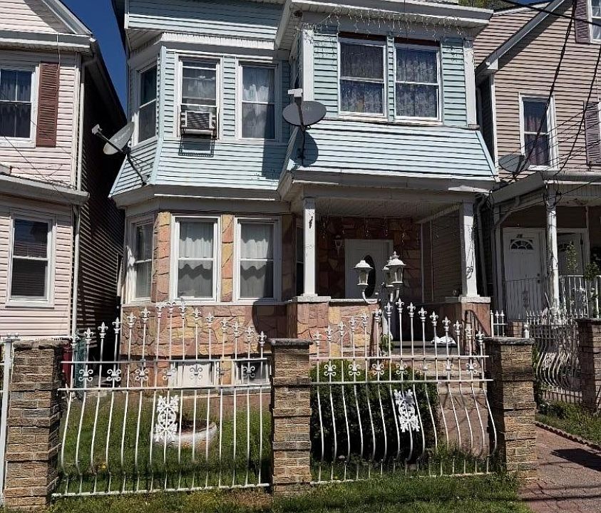 1st image of 28 Burgess Pl