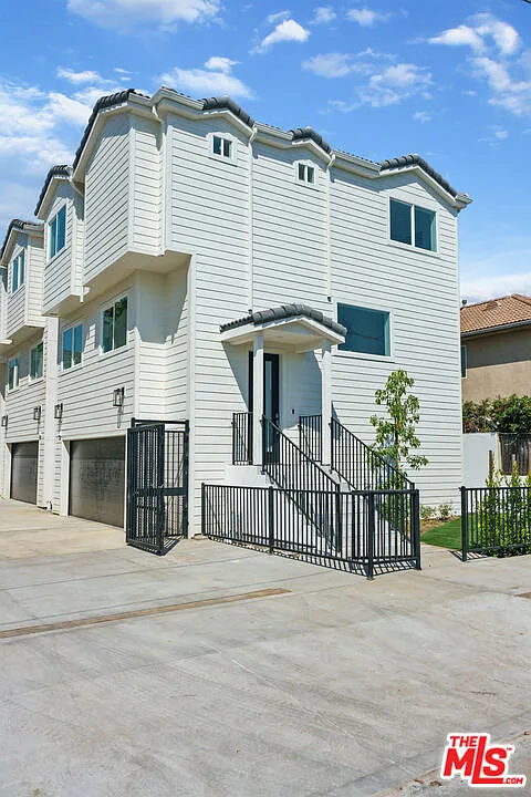 3 bed, 1731 sqft, $3,950 — Photo 2