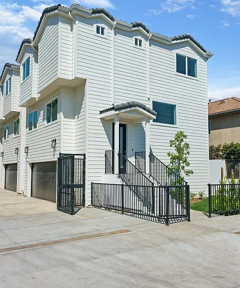 14651 W Sara Ln — Photo 2