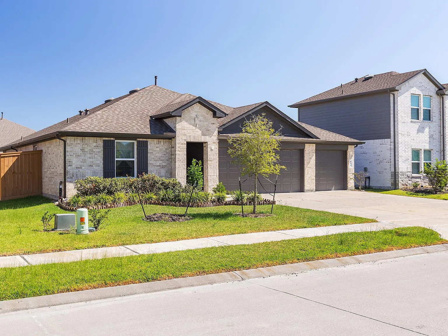 4 bed, 2.0 bath, 1796 sqft, $2,300 — Photo 2
