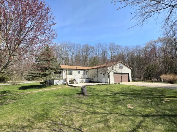 5766 W 92nd St, Fremont, MI 49412