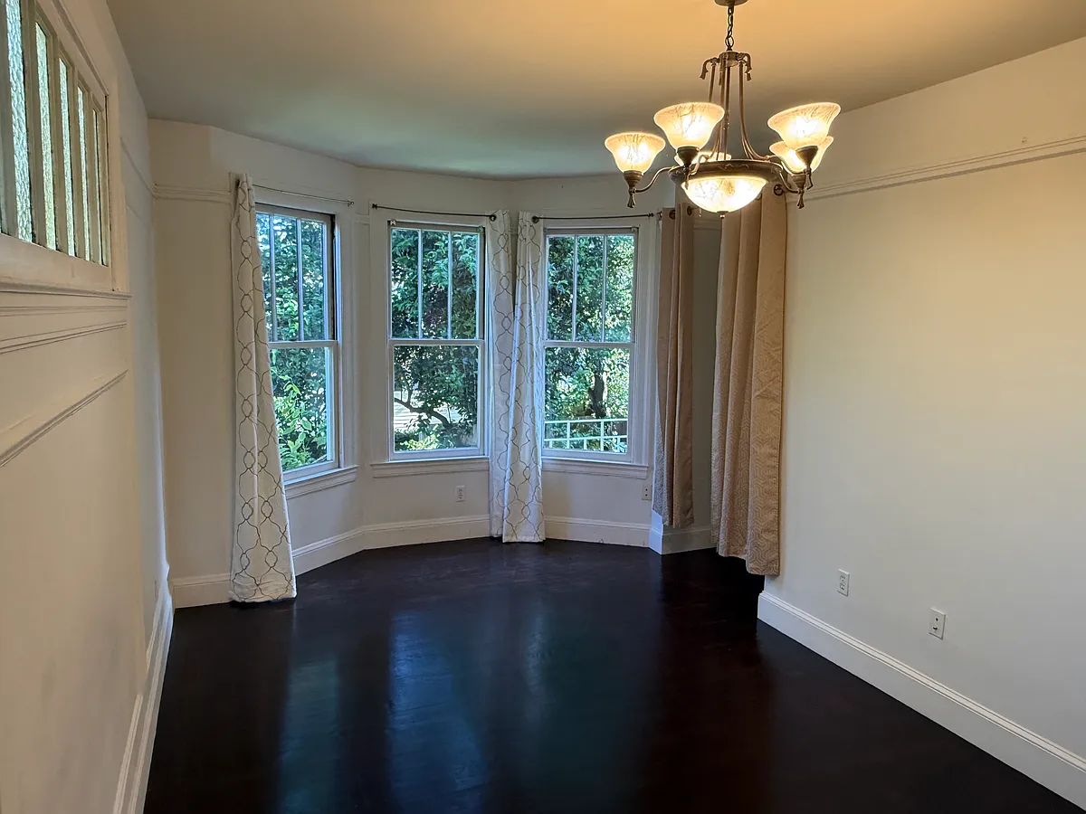 Building Photo - 677 Oak St #8