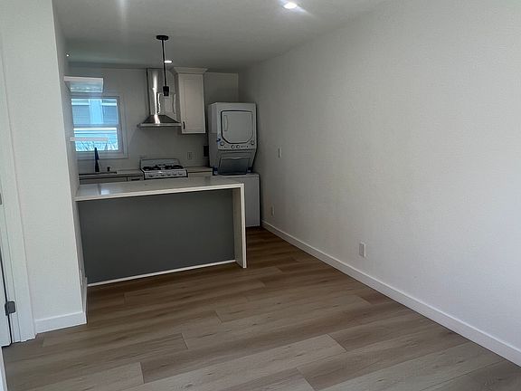 4th image of 2151 Montana St #1/4