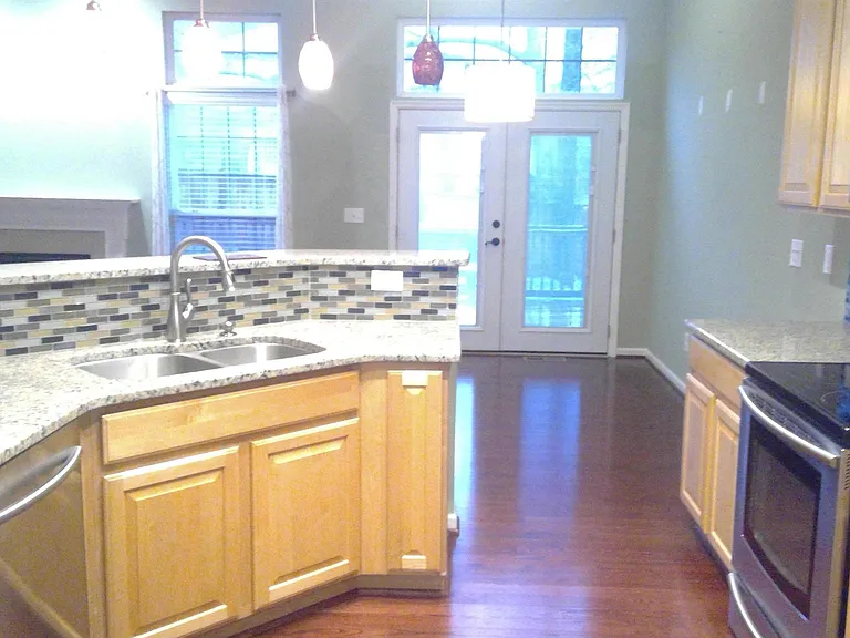 305 Sweetwater Ct — Photo 28