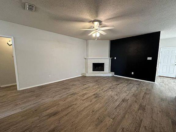 2nd image of 536 N Kirby Ave