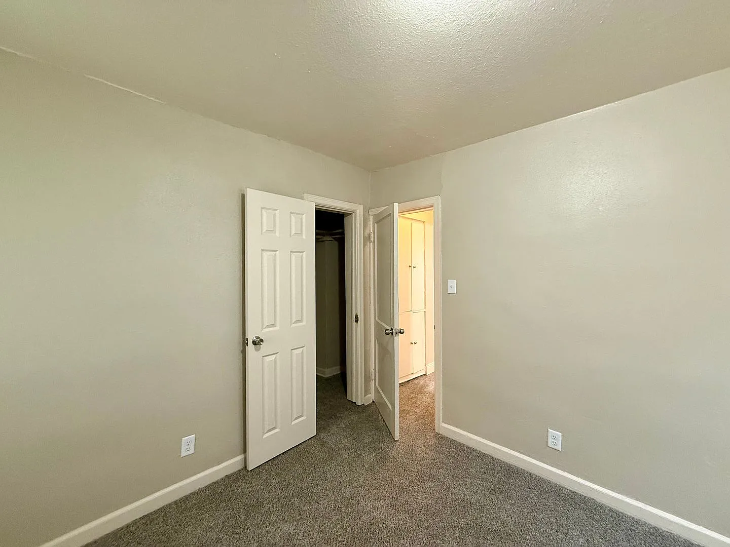 2 Bedroom at Kellogg and Oliver — Photo 4
