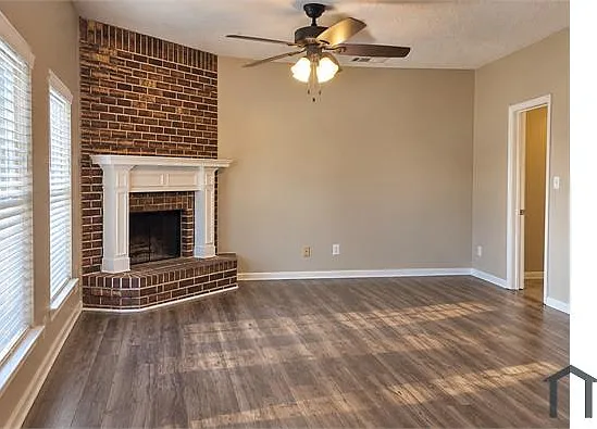 5 bed, 2250 sqft, $4,200 — Photo 2