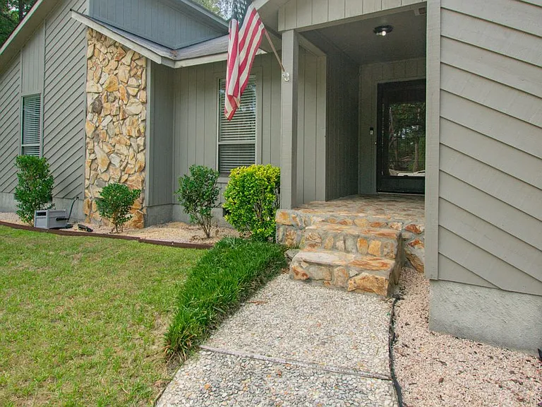 513 Andrea Ct — Photo 3