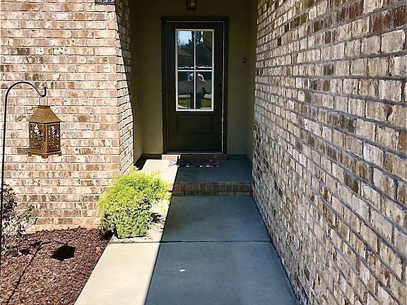 3rd image of 406 Waterbury Ct