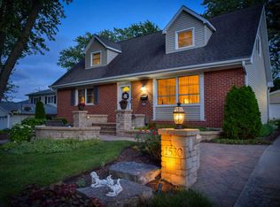 1530 College Ln S, Wheaton, IL 60189