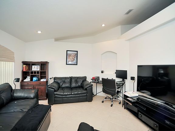 3rd image of 790 Grandeur St SE