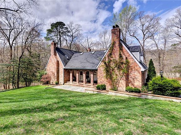 3rd image of 132 Little John Rd