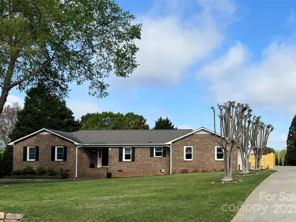 5119 Blackberry Ln, Matthews, NC 28104