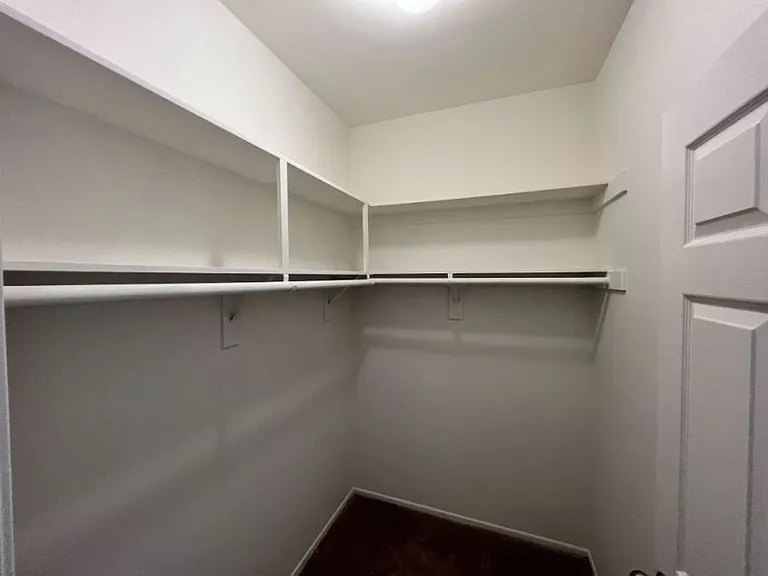 Elegant 2BR/2BA Retreat with Massive Private Patio Minutes from Beverly Hills — Photo 8