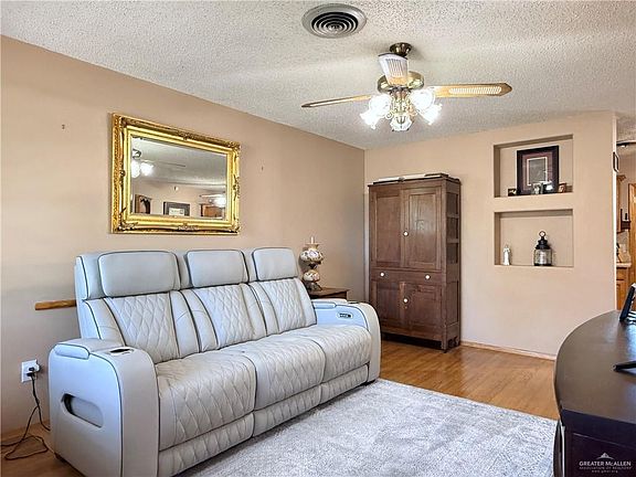 4th image of 2320 W Palm Cir
