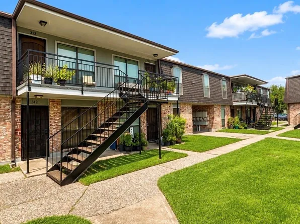 10802 Kingspoint Rd APT 313, Houston, TX 77075