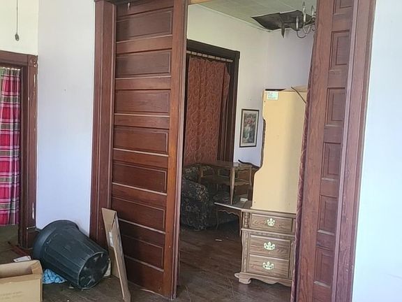 3rd image of 69 Davis St
