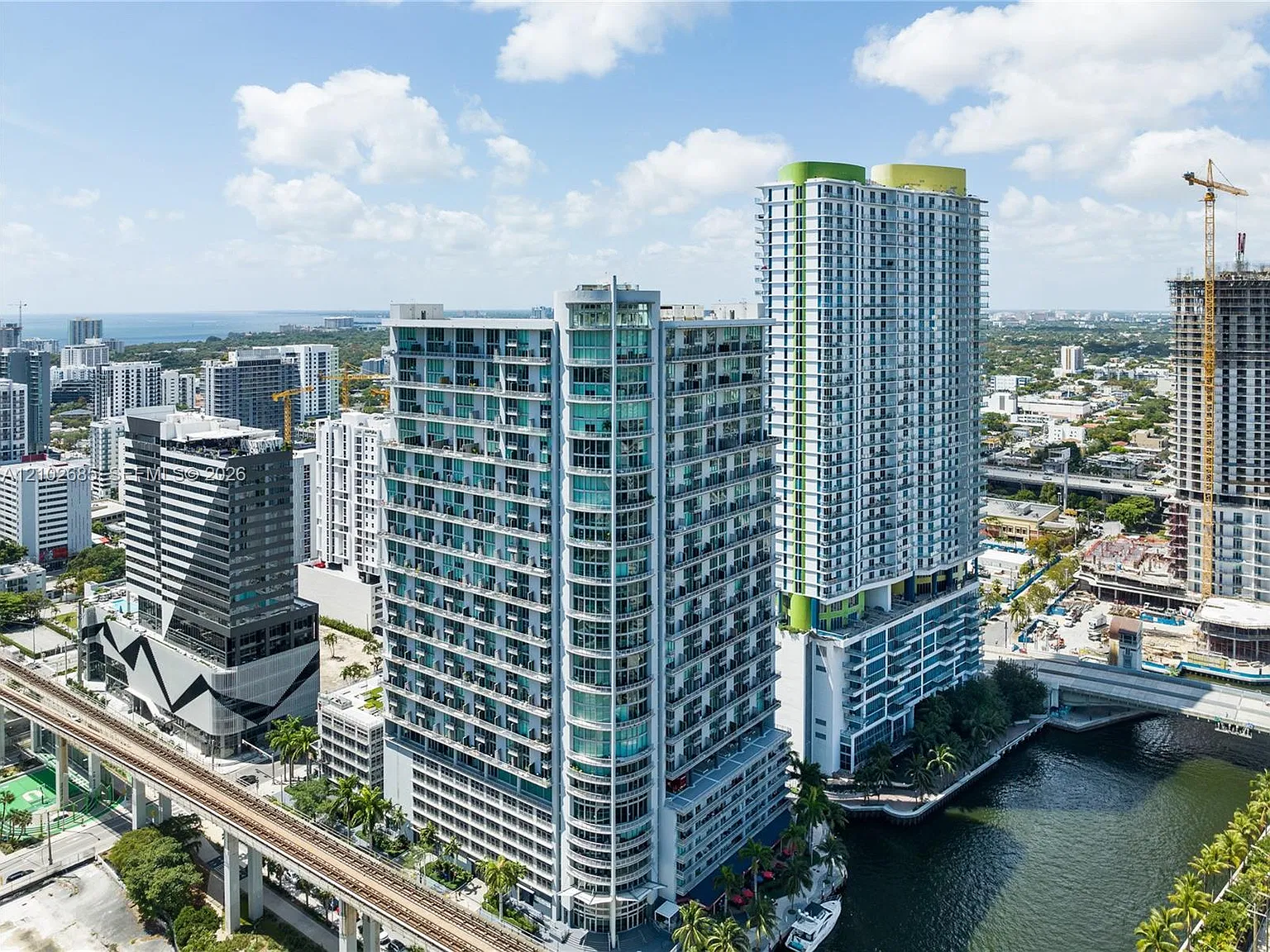 Neo Vertika Condo — Photo 2
