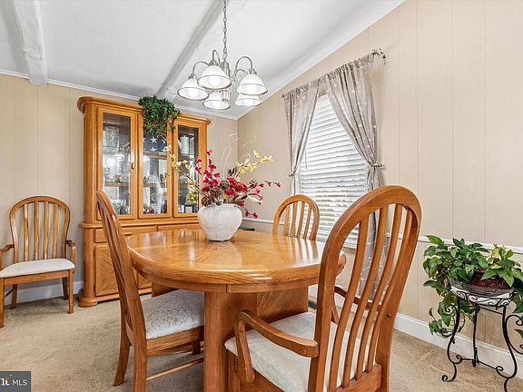 5th image of 74 Longwood Pl